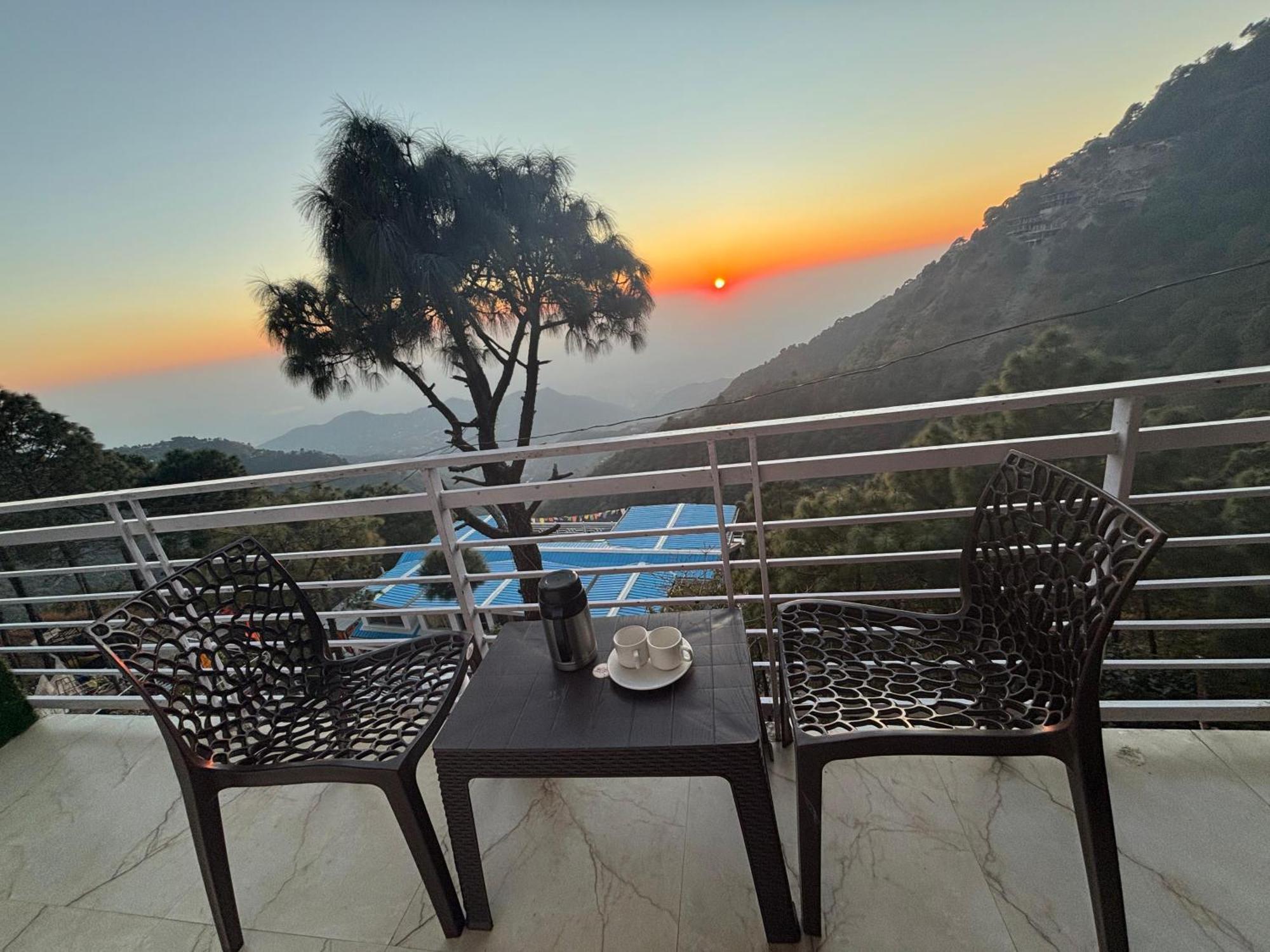 Vansathli I Near Mall Road Kasauli I Open Garden & Rooftop I By Humble Stay Villa Exterior photo
